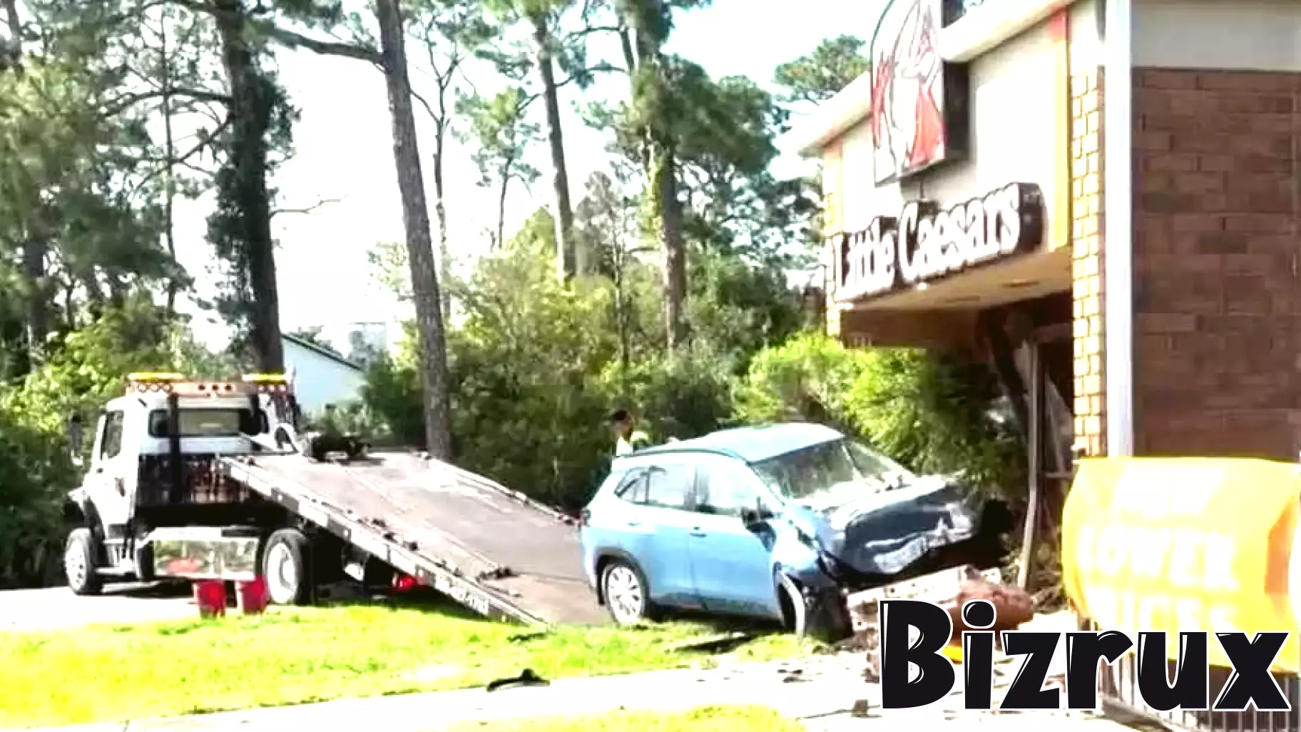 Car smashes into business in Volusia County